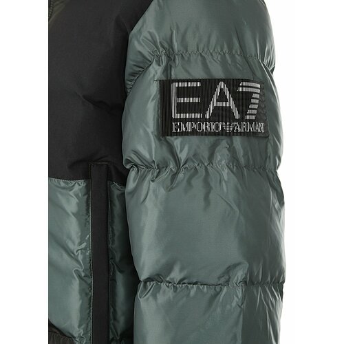 Купить Куртка EA7, размер L, черный
Стеганая короткая куртка-бомбер с фирменным принтом...
