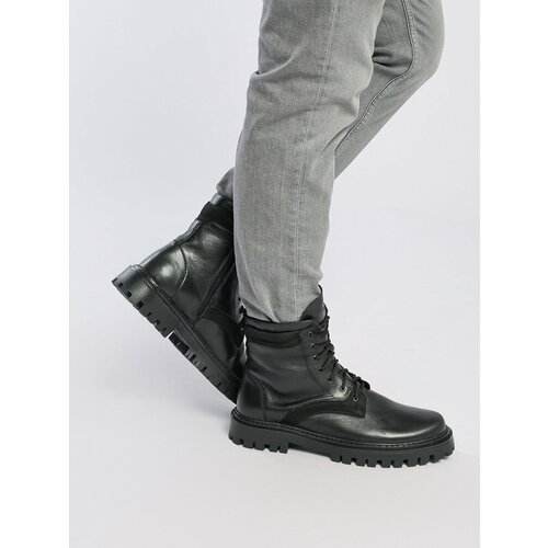 Купить Ботинки Gut, размер 40, черный
Мужские зимние ботинки чёрного цвета, вдохновлённ...