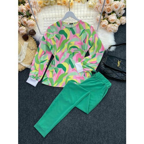 Купить Костюм, размер 54, зеленый
Костюм лайт состоит из блузки и брюк, выполненных в с...
