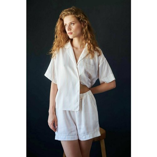 Купить Пижама , размер 50, белый, желтый
Женская пижама с шортами от OTRO представляет...