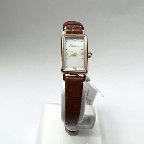 Купить Наручные часы Platinor 200230.116.30, золотой
Классические женские часы из колле...