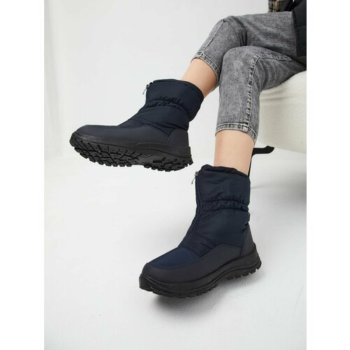 Купить Сапоги Nobbaro, размер 38, синий
Дутики женские — это оптимальная зимняя обувь н...