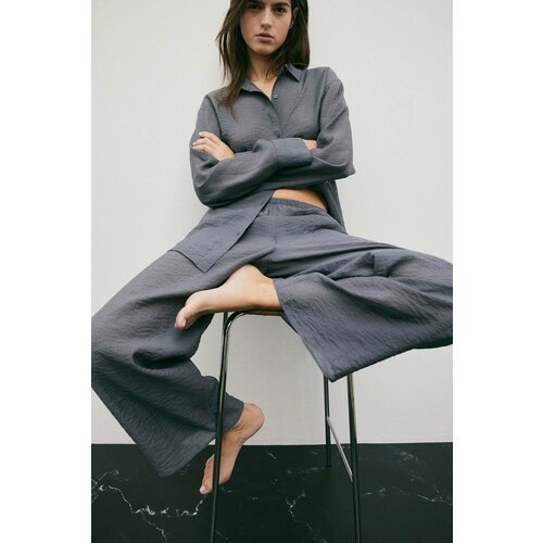 Купить Пижама H&M, размер L, серый
Пижама с рубашкой и брюками из тонкой фактурной ткан...