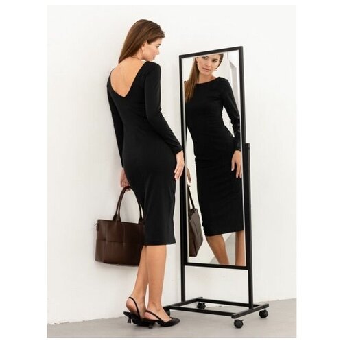 Купить Платье VIAVILLE, размер 40, черный
Платье-футляр с открытой спиной "Лайза" от Vi...