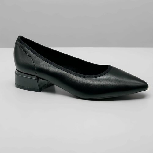 Купить Туфли Uillirry, размер 39, черный
Туфли на устойчивом каблуке 

Скидка 37%