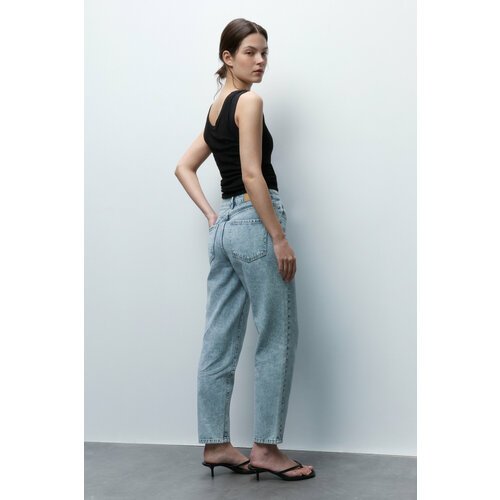 Купить Джинсы мом Befree, размер M/170, светлый индиго
- Женские джинсовые брюки mom-fi...