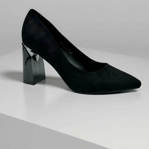 Купить Туфли Uillirry, размер 36, черный
Туфли на устойчивом каблуке 

Скидка 37%