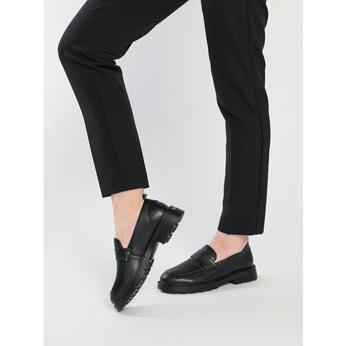 Купить Лоферы Baden, размер 36, черный
Женские туфли бренда Baden - это стильный и унив...