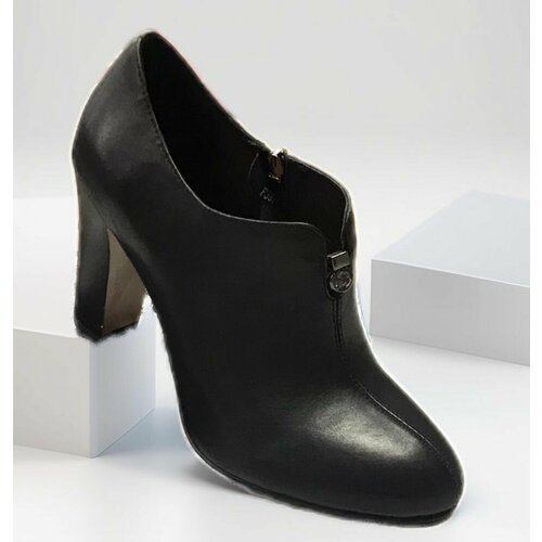 Купить Туфли CARDICIANA, размер 38, черный
Эти элегантные и стильные туфли станут незам...