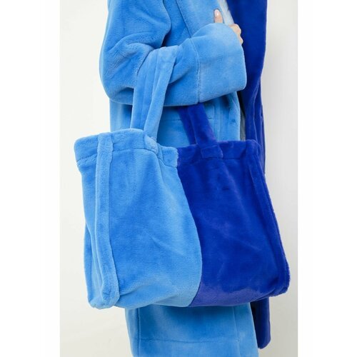 Купить Сумка Alex Max, синий, голубой
Меховая сумка с контрастным разделением по цветам...