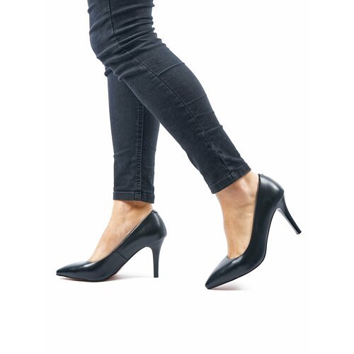 Купить Туфли Covani, размер 38, черный
Классические и стильные туфли от Covani для женщ...