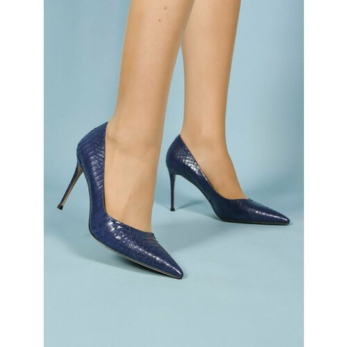 Купить Туфли , размер 35, синий
Шикарные женские туфли на шпильке из натуральной кожи п...