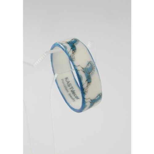 Купить Кольцо KASTdecor, белый, синий
Кольцо женское ручной работы из фарфора "Мезенски...