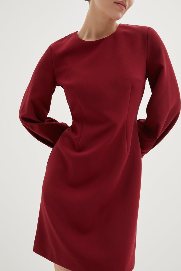 Купить Платье с широкими рукавами
Новая коллекция уже на сайте! Порадуйте себя новыми о...