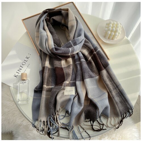 Купить Шарф , серый, синий
Этот невероятно нежный и теплый шарф станет вашим любимым ак...