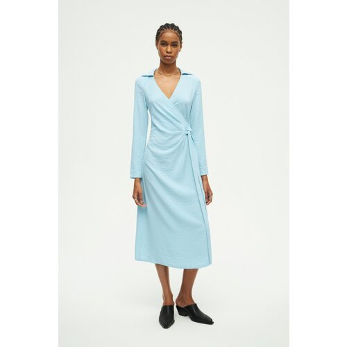 Купить Платье SHI-SHI, размер 40, голубой
<p>Платье с запахом и драпировкой идеально дл...