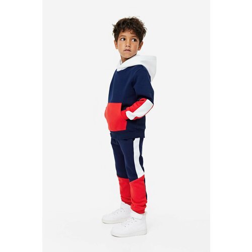Купить Брюки H&M, размер 128, красный, белый
Спортивные брюки H&M - это не просто одежд...