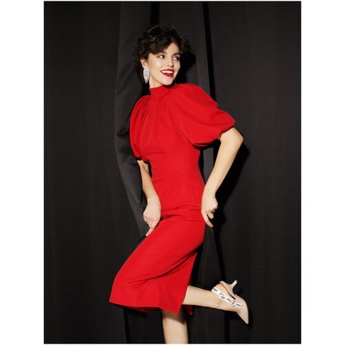 Купить Платье The Robe, размер XS, красный
В коллекцию THE ROBE вошло платье с объемным...