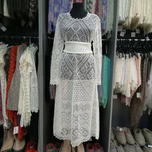 Купить Платье Орчанка, размер 46/48, белый
Вязаное пуховое платье с поясом "Тайная мечт...
