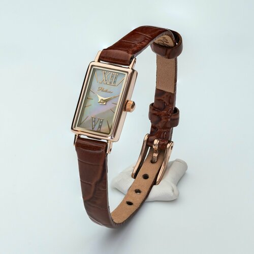 Купить Наручные часы Platinor 200230.432, золотой
Классические женские часы из коллекци...