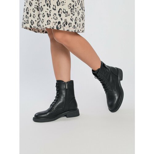 Купить Ботинки Baden, размер 39, черный
Детали:<br>- округлый носок,<br>- функциональна...