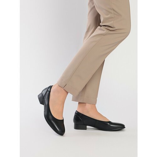 Купить Туфли Baden, размер 38, черный
Детали:<br>- округлый носок,<br>- низкий каблук-с...