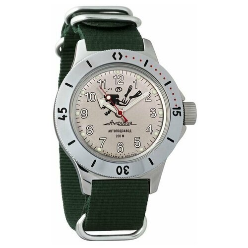 Купить Наручные часы Восток Амфибия, зеленый
Мужские наручные механические часы с автоп...