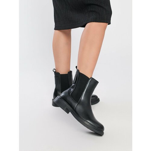 Купить Ботинки Baden, размер 39, черный
Детали:<br>- округлый носок,<br>- 2 эластичные...