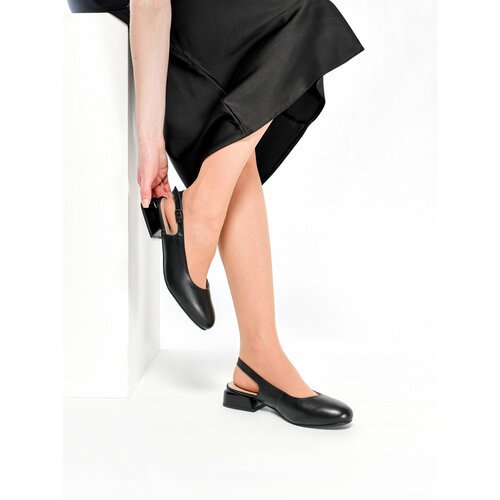 Купить Туфли слингбэки Belwest женские кожаные Шанель, размер 41, черный
В коллекции Be...