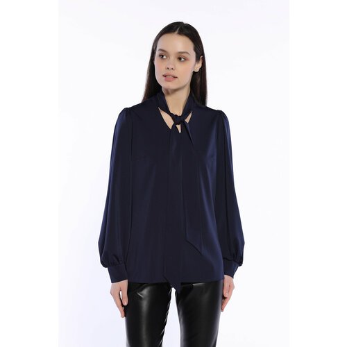 Купить Блуза EMANSIPE, размер 52, черный, синий
Чудесная классическая блузка, с V – обр...