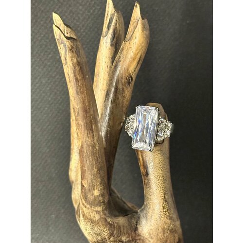 Купить Кольцо Ibero, размер 17, серебряный, фиолетовый
Женское кольцо с крупным камнем...