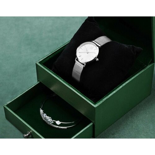 Купить Наручные часы, серебряный
Наручные часы в подарочном наборе с женскими аксессуар...