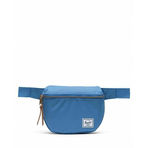 Купить Сумка поясная Herschel, голубой
Fifteen - это компактная и стильная поясная сумк...