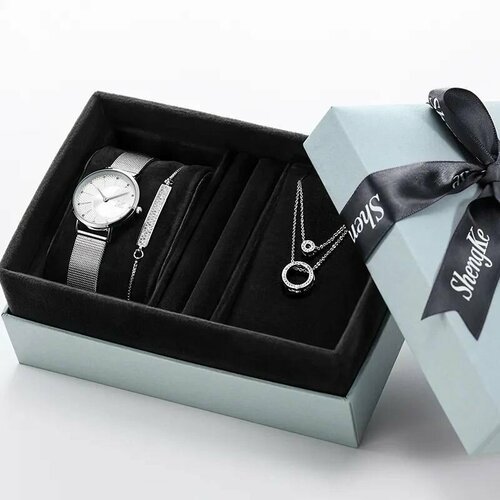 Купить Наручные часы, серебряный
Наручные часы в подарочном наборе с женскими аксессуар...