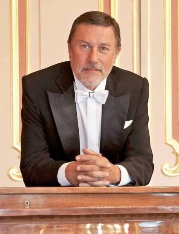 Владимир Попов