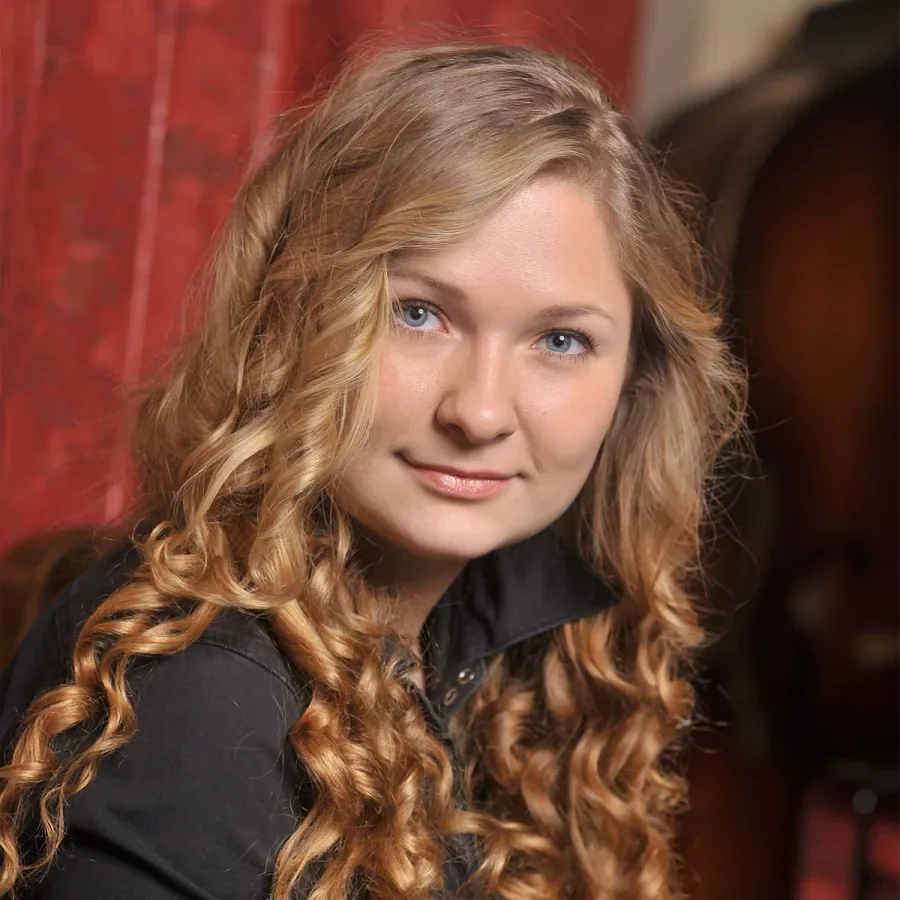 Александра Денисова — актриса