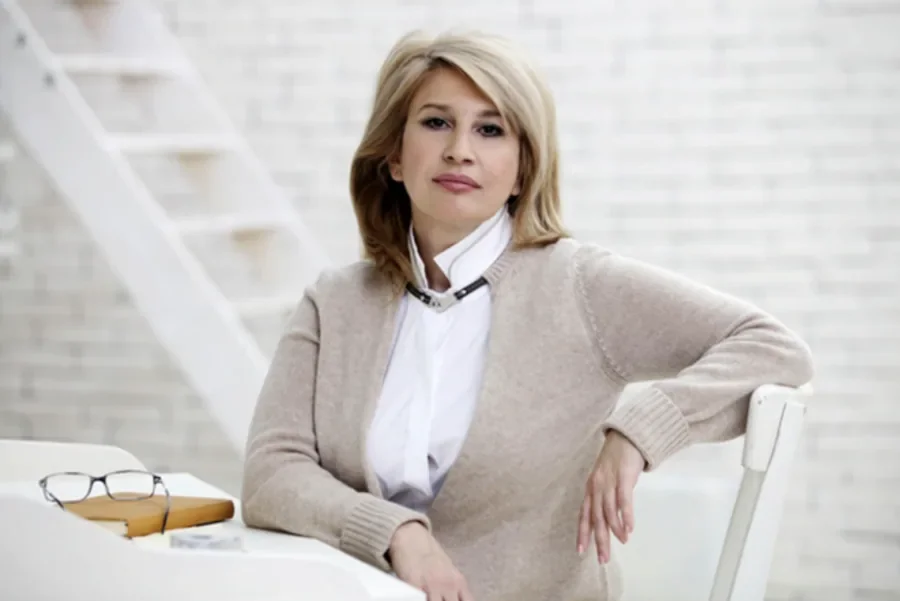Эльмира Щербакова — режиссёр-постановщик