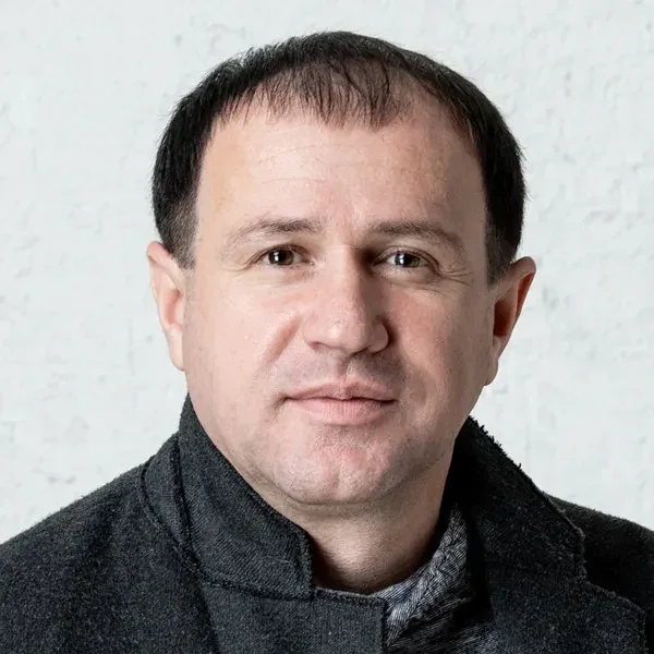 Исса Дауров — актёр