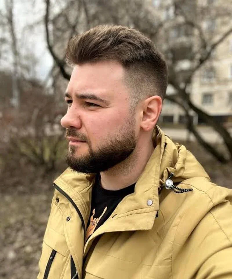 Максим  Волосаев — певец