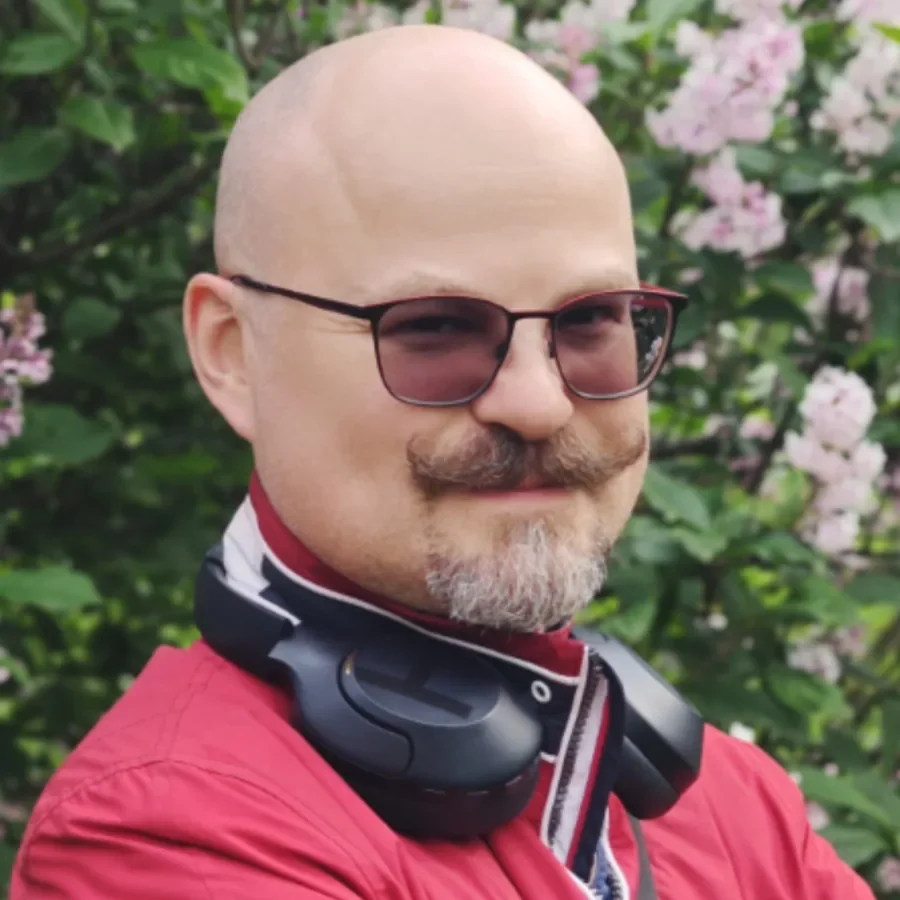 Олег Егоров — сценограф