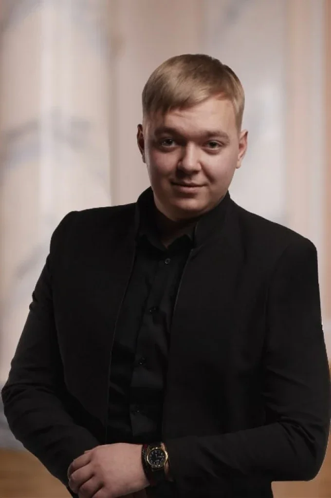 Роман Николаев — певец