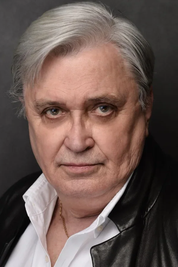 Владимир Яканин — сценограф