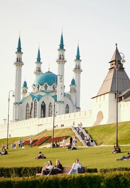 Парадная Казань: прогулка с личным фотографом по историческому центру — Площадь Тукая (рядом с Часами Мира) — афиша