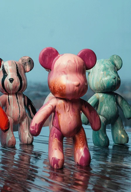 Роспись мишки Bearbricks в технике флюид-арт с видом на Неву — Крыша 18 — афиша