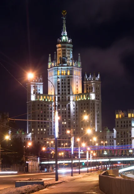 Вечерняя Москва — Место встречи: м. Площадь Революции (выход №10) — афиша