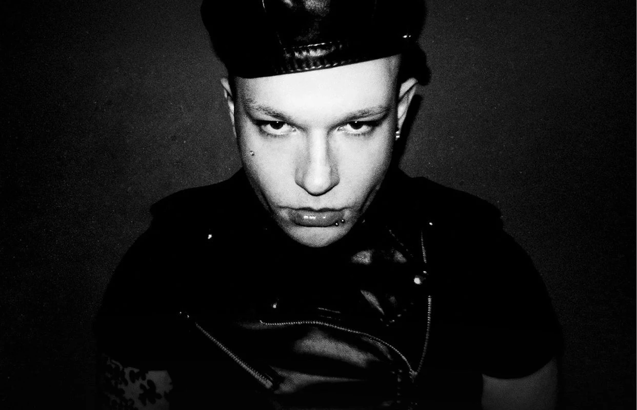 huzzy b — Бар Сержант Пеппер — афиша