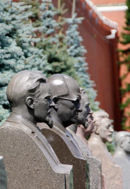 Мавзолей Ленина: тайны Кремлевского некрополя — Место встречи: м. Площадь Революции, Театральная. У памятника Жукову — афиша
