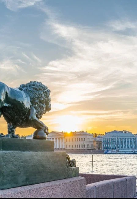 Ночная обзорная расширенная экскурсия с водной прогулкой (развод мостов) — Место встречи: у гостиницы "Октябрьская" — афиша