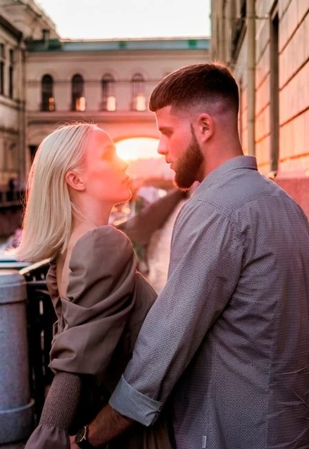 Парадный Петербург: фотопрогулка по центру с профессиональным фотографом — Место встречи: У входа в метро Адмиралтейская, Кирпичный переулок, 1 — афиша