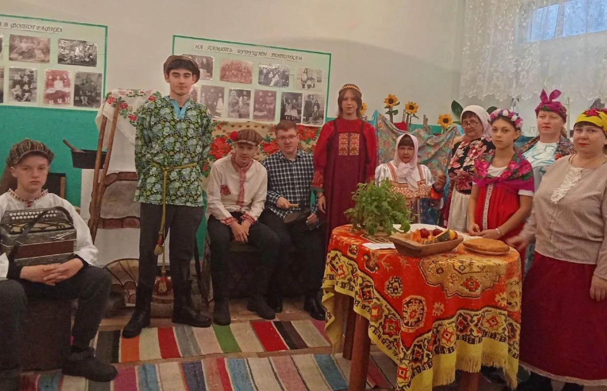 Познавательная программа "Путешествие в царство старины" — Азрапинский сельский дом культуры — афиша
